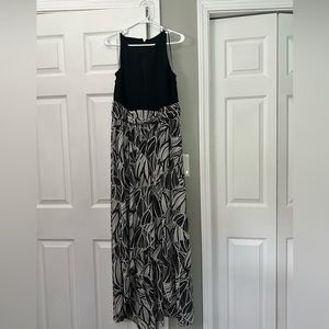 14W Black and White formal dress